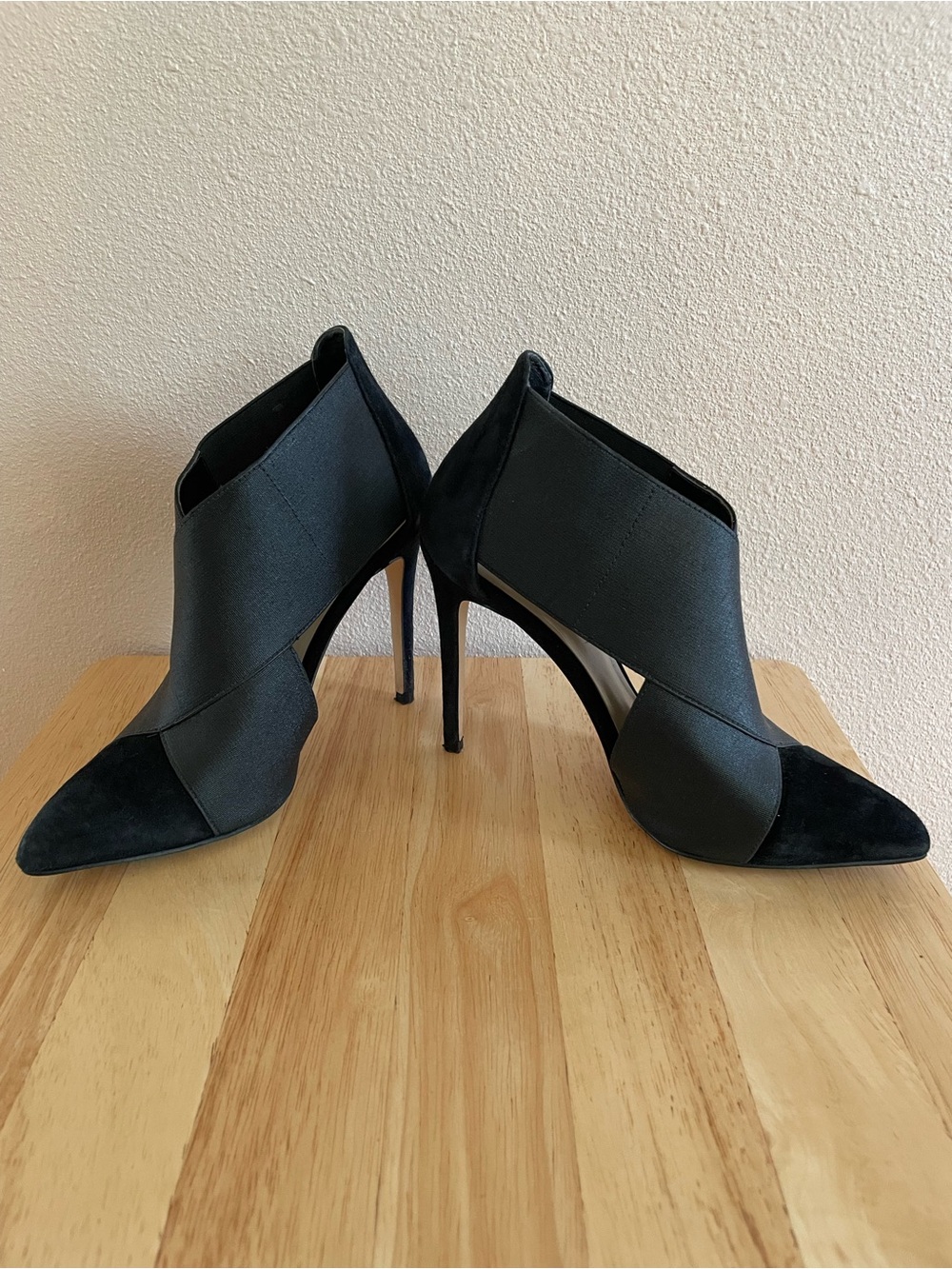 Nine West Black Pointed Toe Ankle Heels Booties Size 5 - Picture 3 of 8